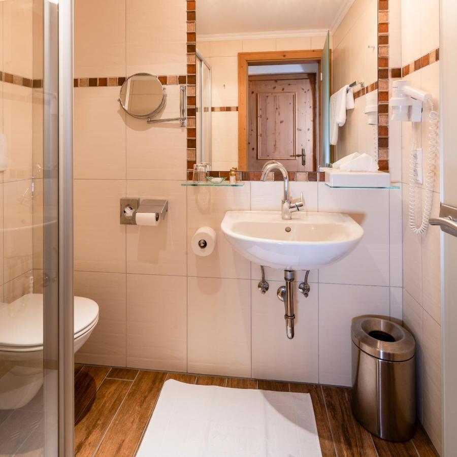 Single Room Bathroom,1556745355:JPEG